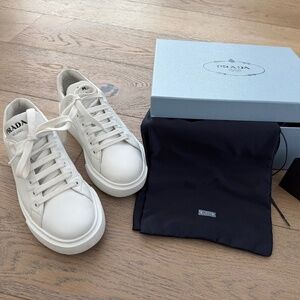 Prada Wonen’s Pure white sneaker Sz38